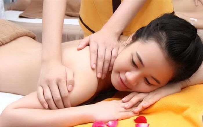 Massage thư giãn đầu - cổ - vai2