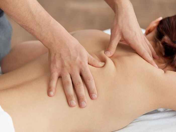 Massage bấm huyệt là phương pháp trị liệu thực hiện bằng tay1